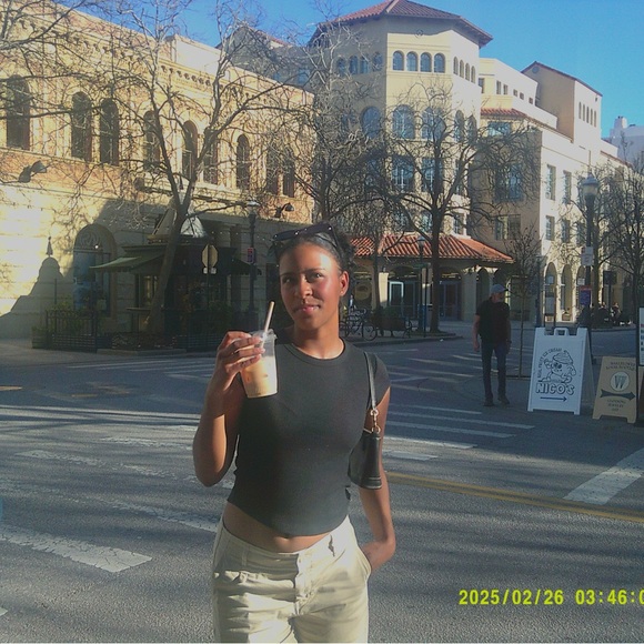 Meet your Posher, Sofia - Picture 2 of 4